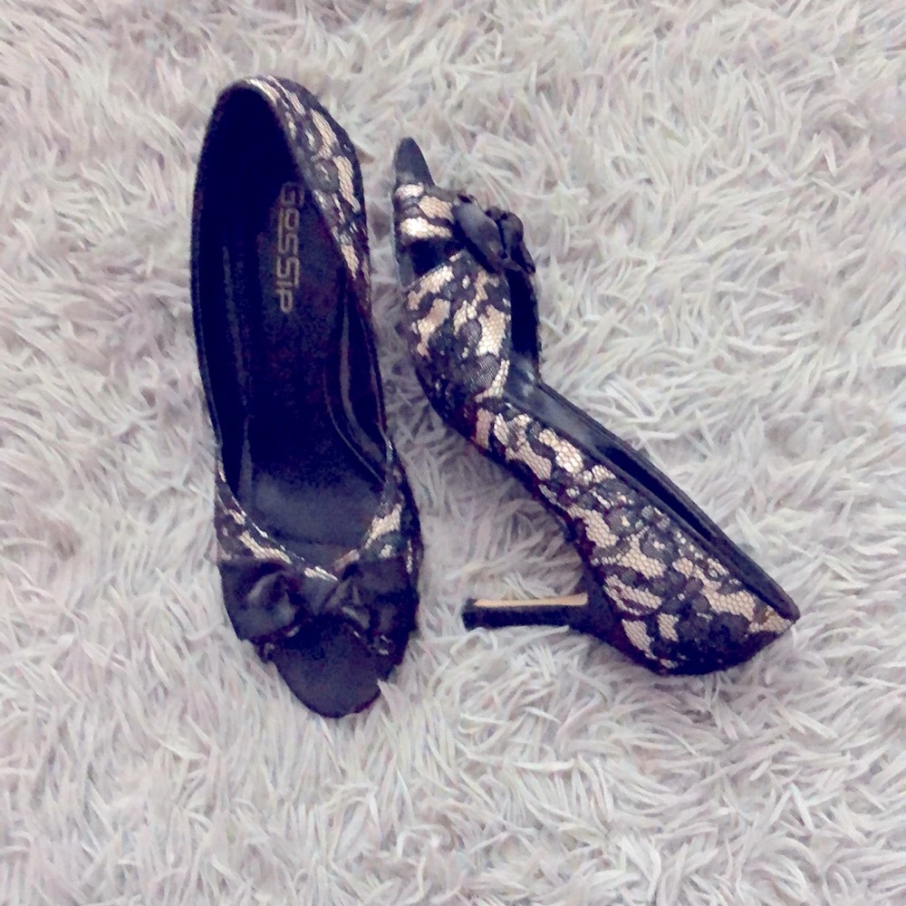 Peep-toe lace 2” heel